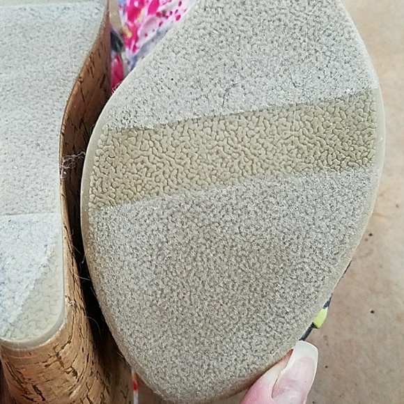 Like new, Floral high heel shoes, 4" - Picture 6 of 6